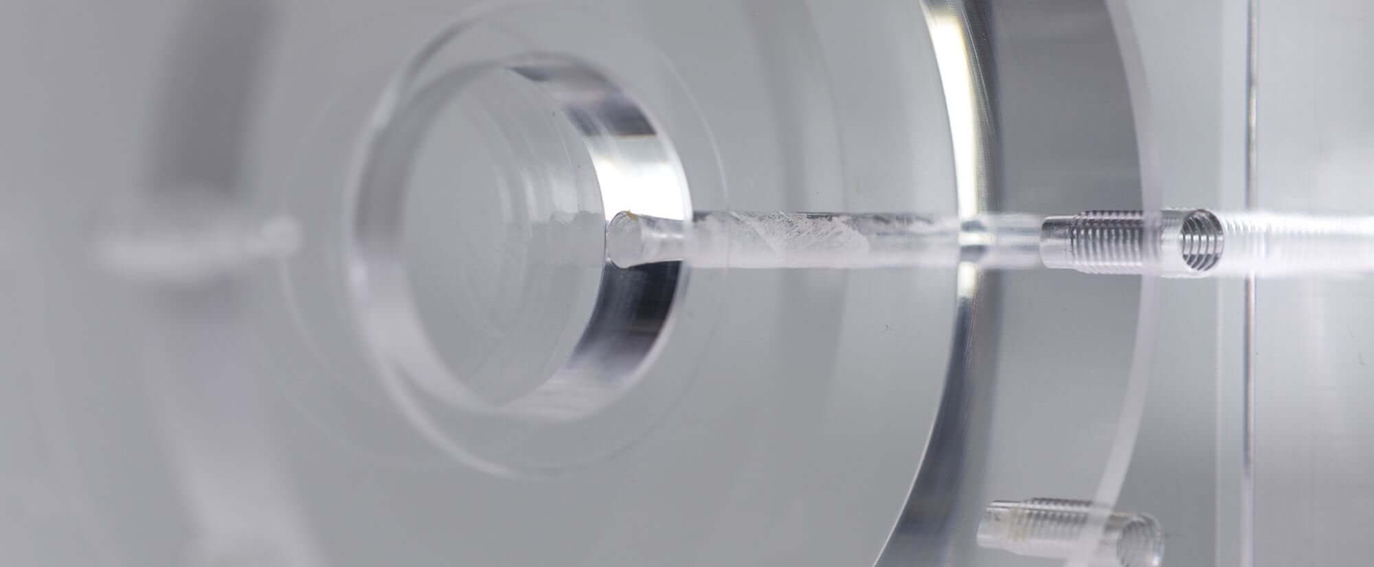 Plaque de base acryline en verre acrylique avec des alésages profonds pièces techniques forées profondément percés accessoires moulus de base partie acrylic production