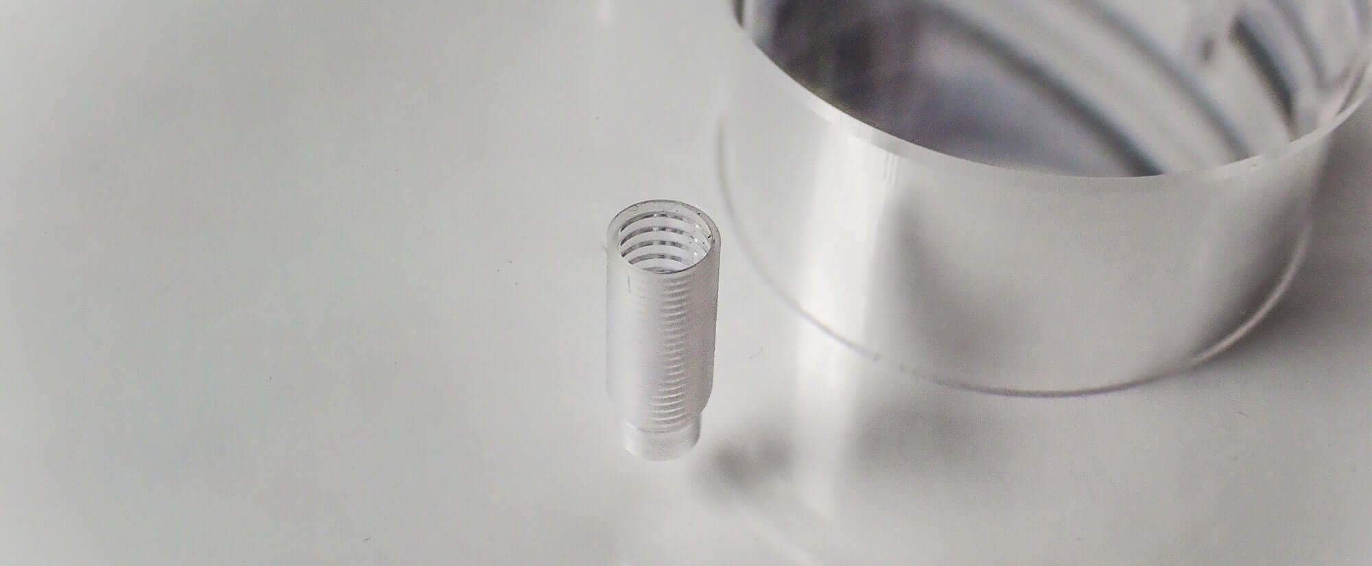 Plaque de base acryline en verre acrylique avec des alésages profonds pièces techniques forées profondément percés accessoires moulus de base partie acrylic production