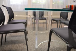 Acryline Objektmöbel (z.B. Sitzungstisch) aus Acrylglas sitzungs-tisch tisch möbel möblierung tische acryl kunststoff spezialanfertigung